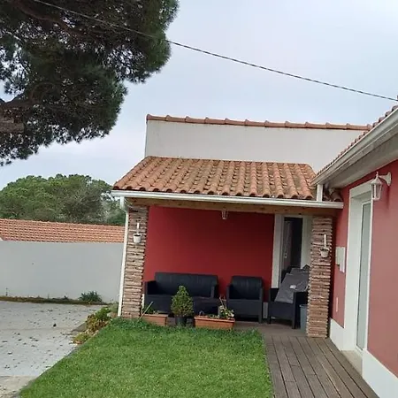 Nyaraló A 5 Minutos Da Atouguia da Baleia